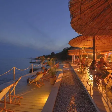 אתר קמפינג Bijela Uvala - Eurocamp I Homair